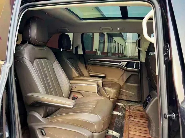 大众威然 后面外观三