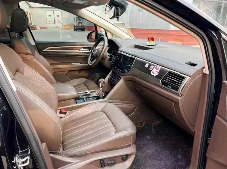 大众威然 后面外观二