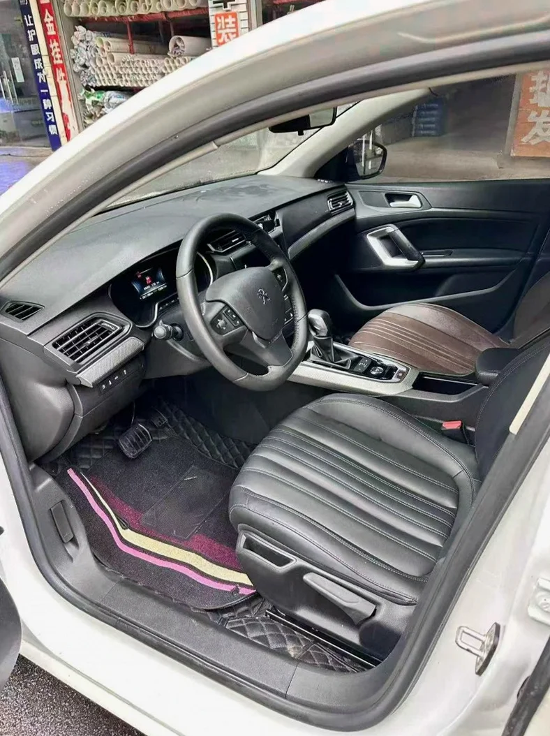 东风标致 后面外观一