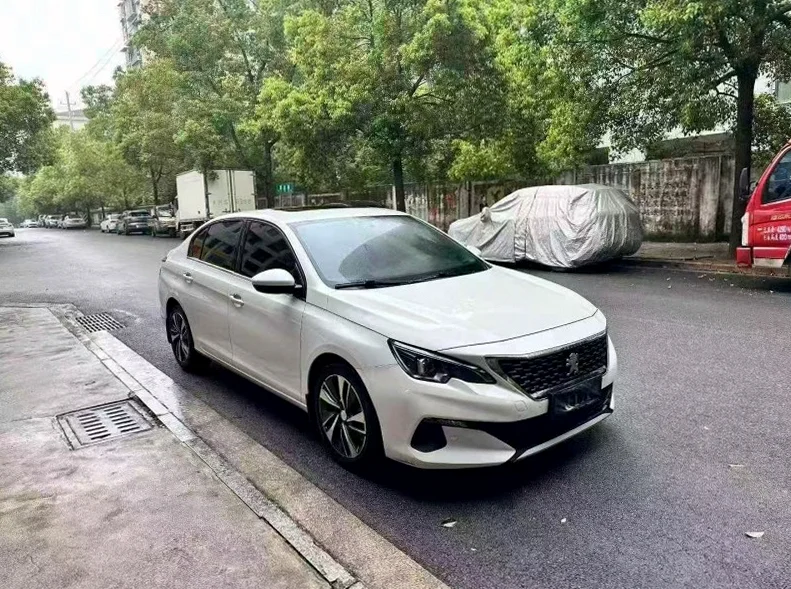 东风标致 正面外观二