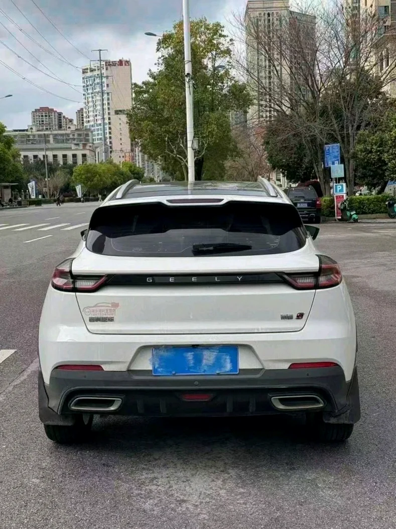 吉利帝豪 后面外观三