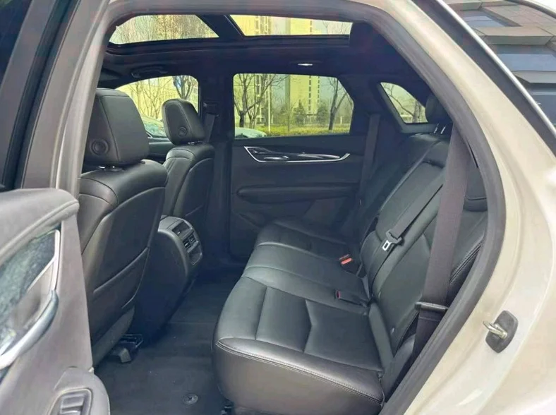 凯迪拉克XT5 内饰前排