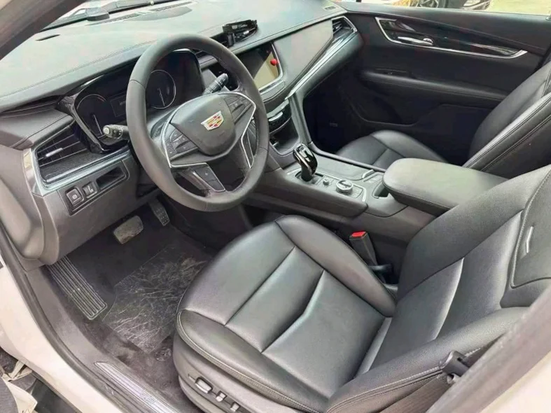 凯迪拉克XT5 驾驶室