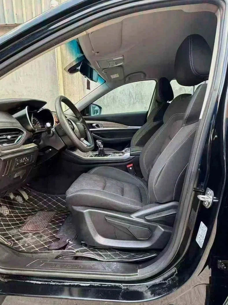 奇瑞捷途 后面外观一