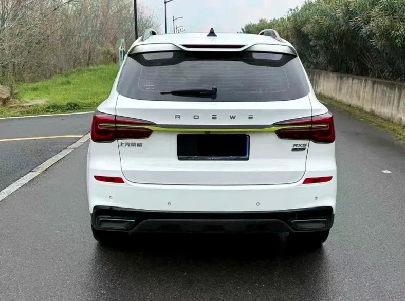 荣威RX5 内饰后排