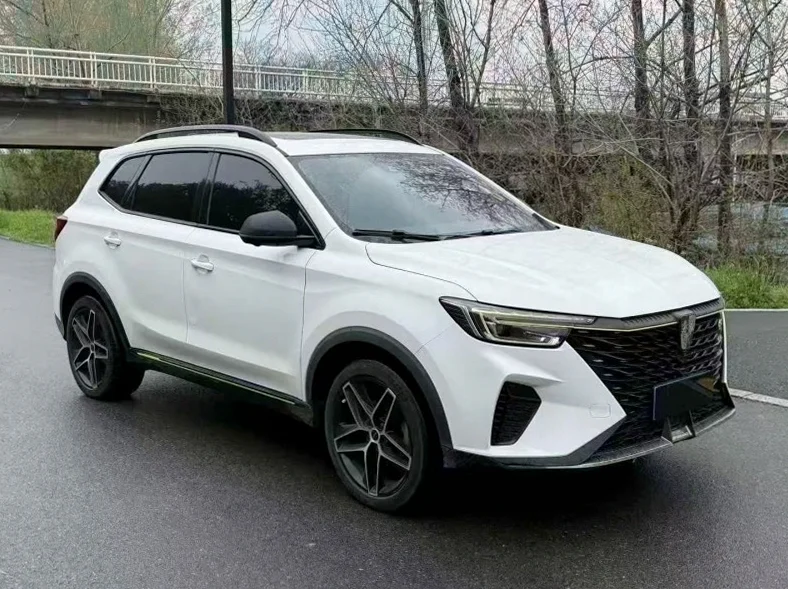 荣威RX5 正面外观三