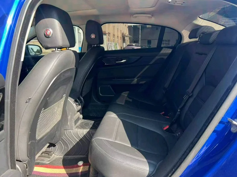 捷豹XEL 内饰前排