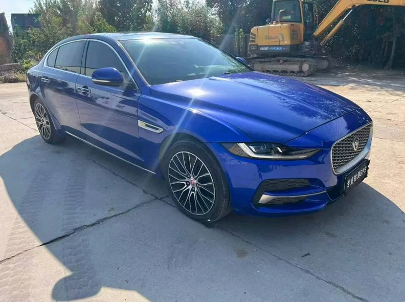 捷豹XEL 正面外观三