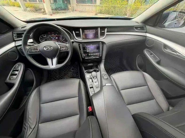 英菲尼迪QX50 内饰后排