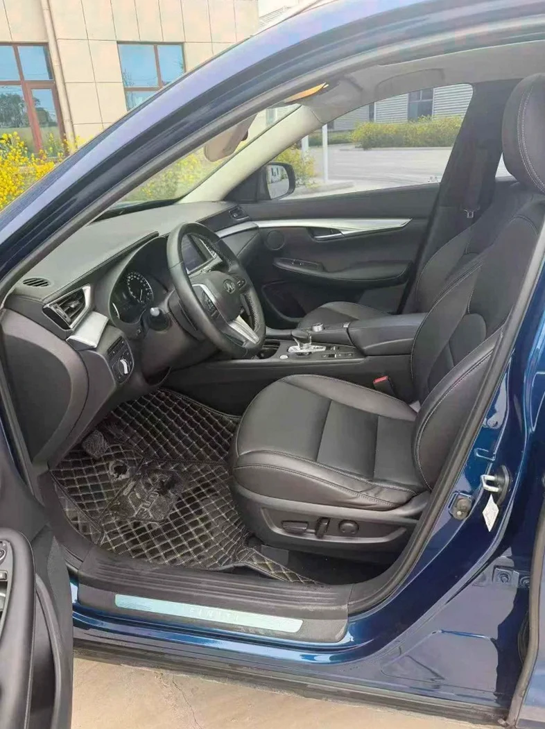 英菲尼迪QX50 驾驶室