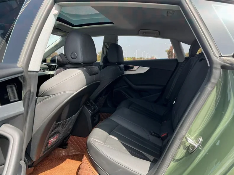 奥迪A5 内饰前排