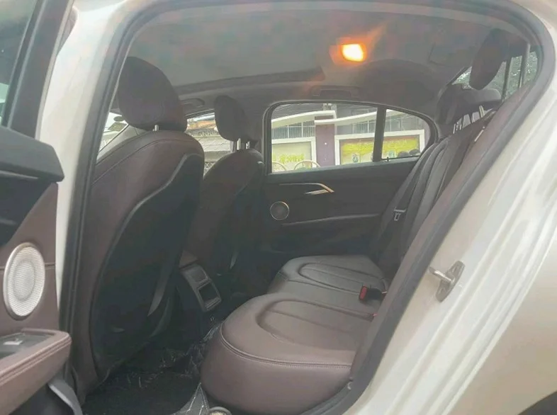 宝马1系 内饰前排