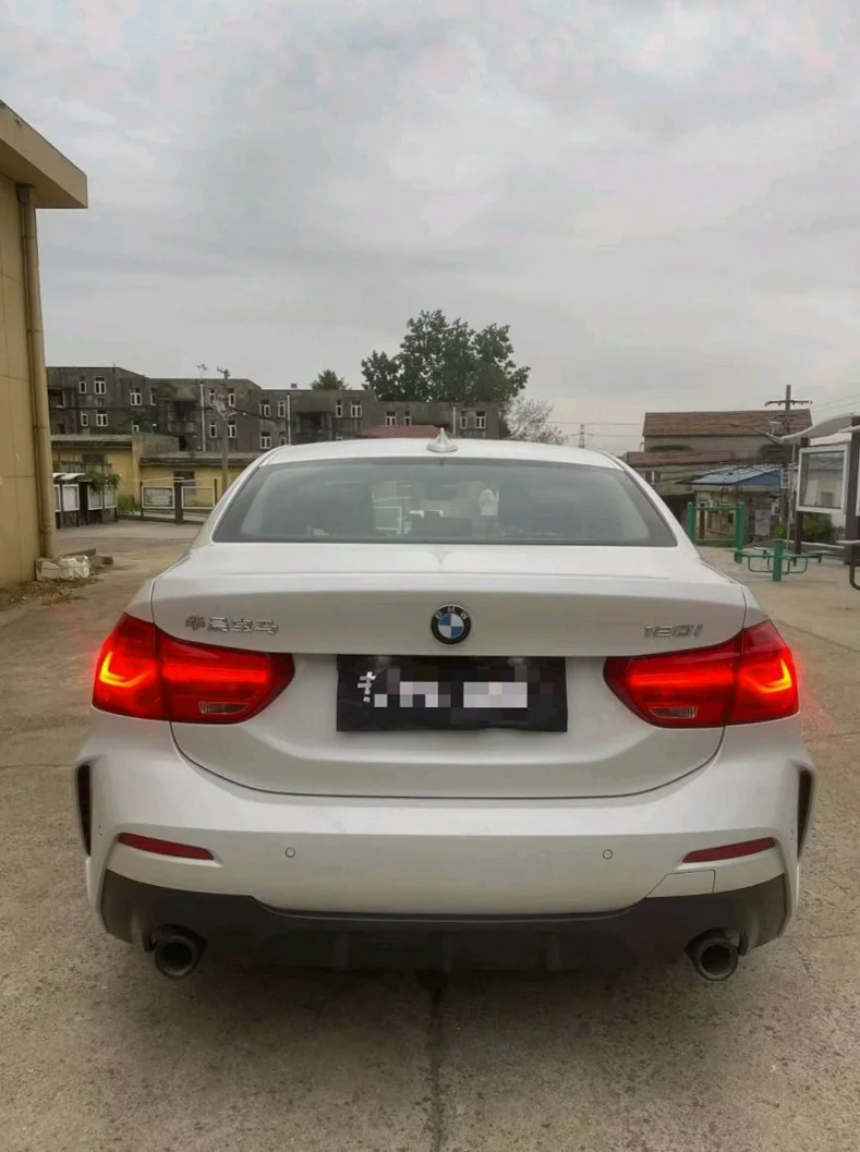 宝马1系 后面外观三