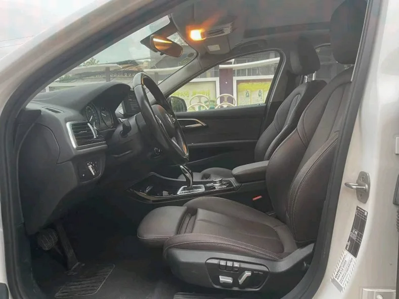 宝马1系 驾驶室