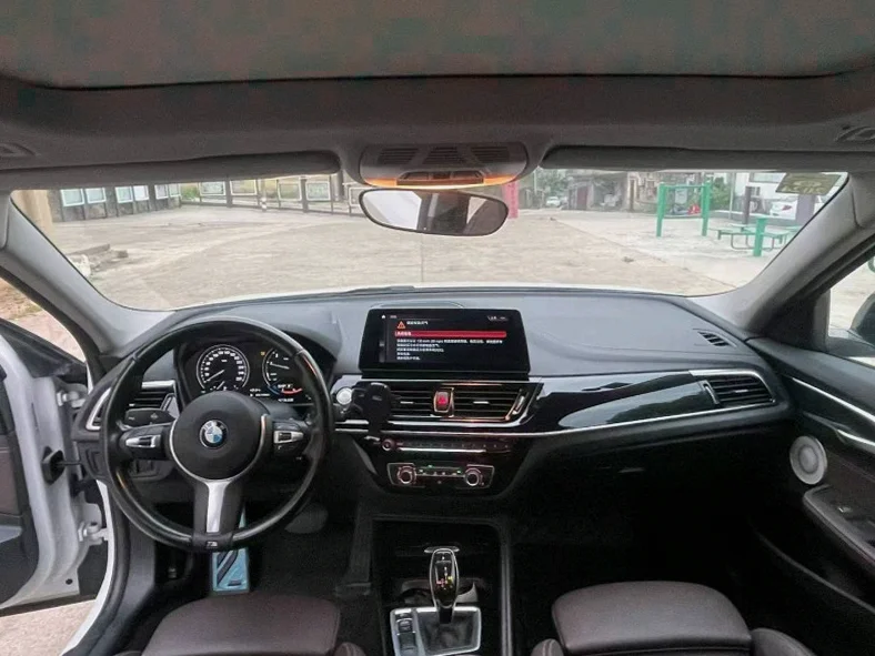 宝马1系 内饰后排