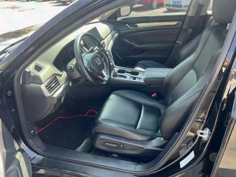 本田雅阁 后面外观二