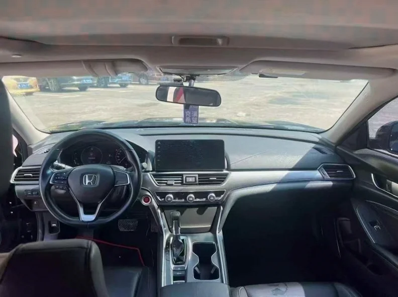 本田雅阁 后面外观一