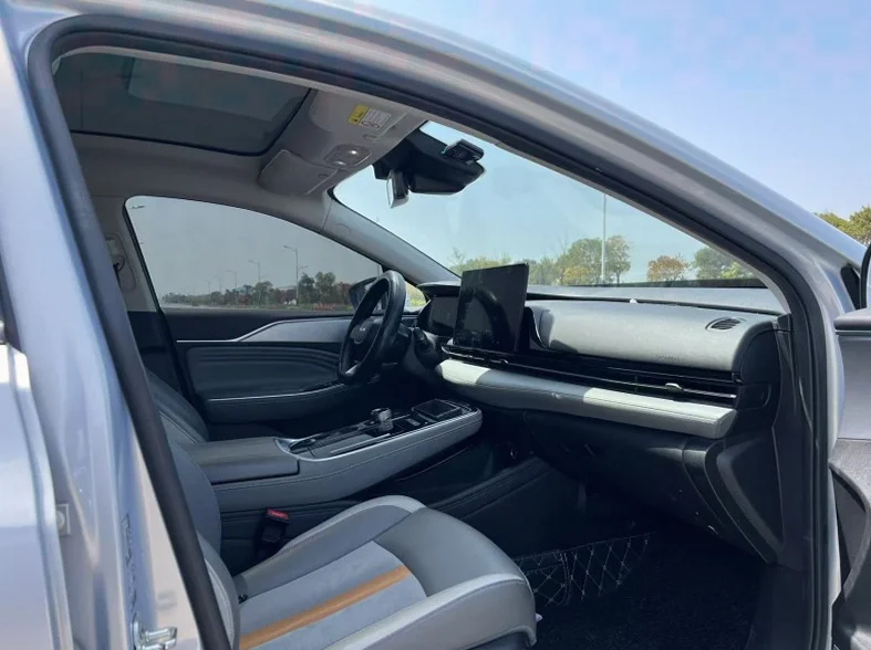 传祺埃安S 内饰前排