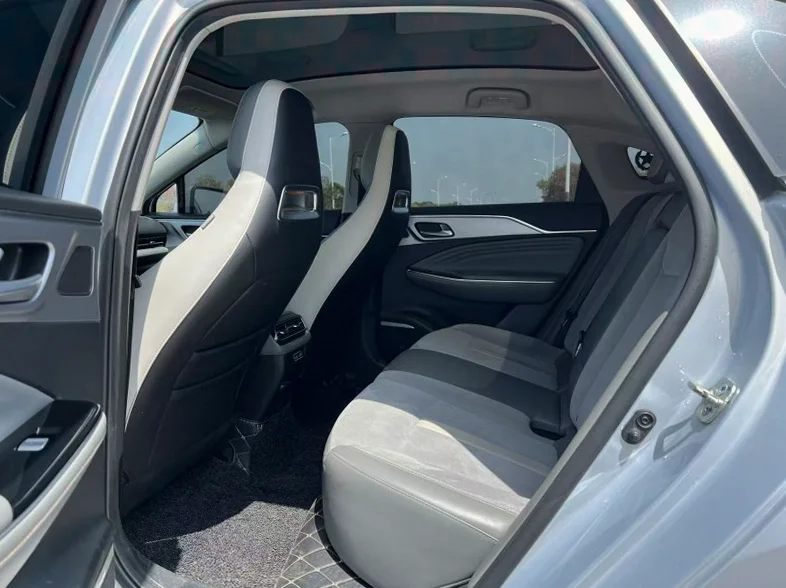 传祺埃安S 后面外观一