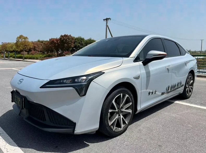 传祺埃安S 正面外观二