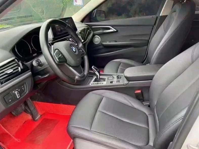 宝马1系 内饰前排