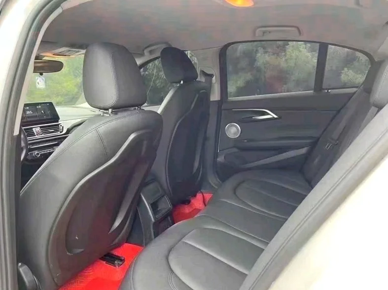 宝马1系 内饰后排