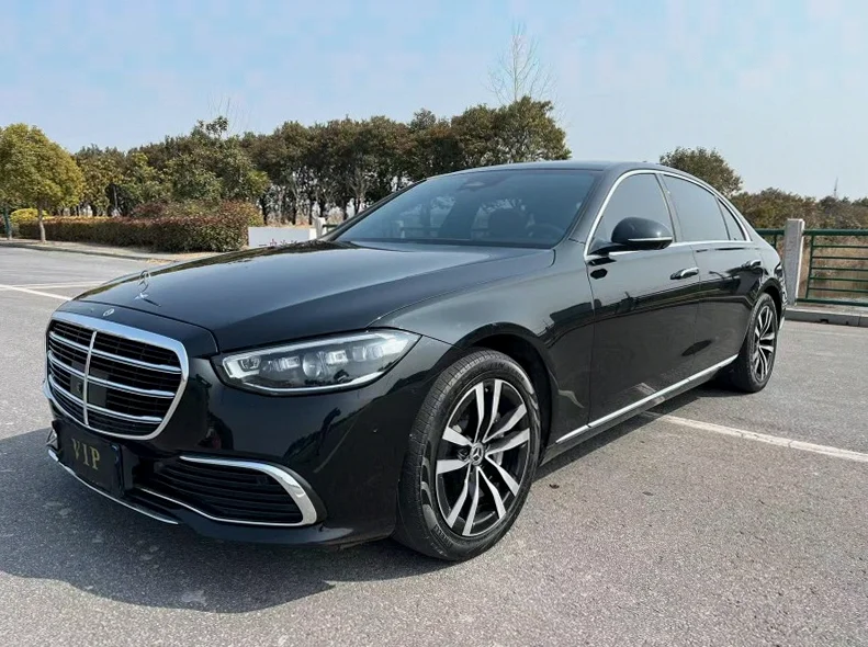 奔驰S 内饰后排