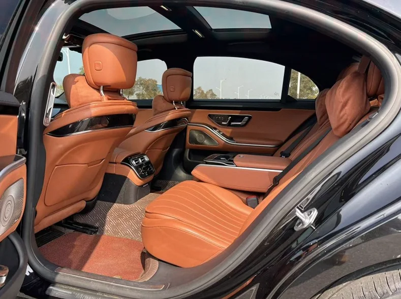 奔驰S 内饰前排