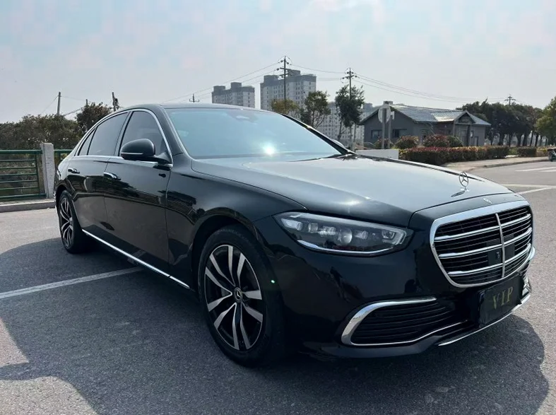 奔驰S 正面外观二