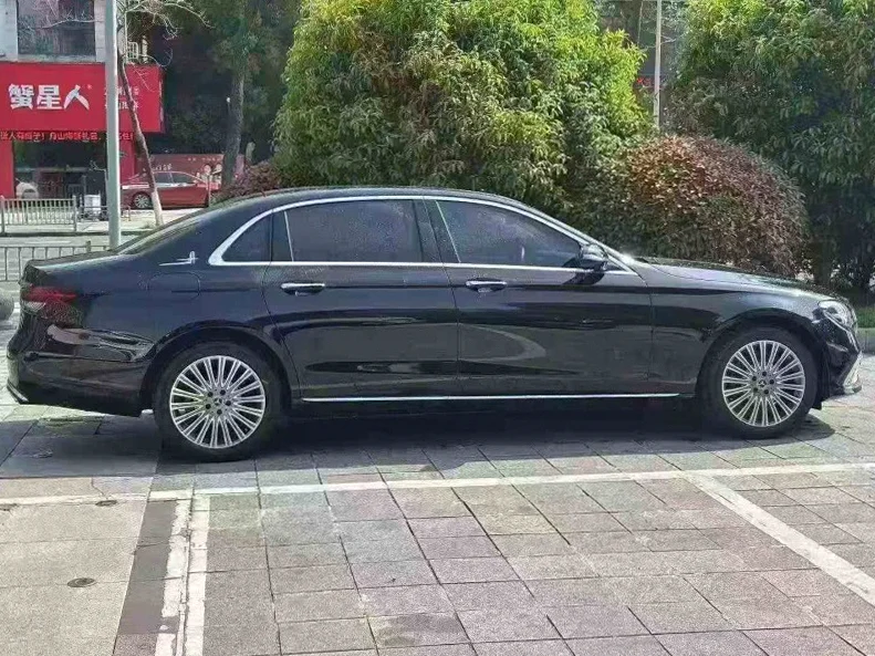 奔驰E 内饰前排