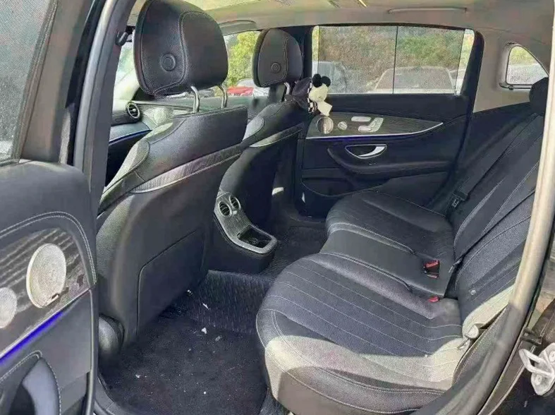 奔驰E 后面外观二