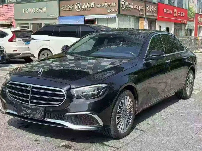 奔驰E 正面外观二