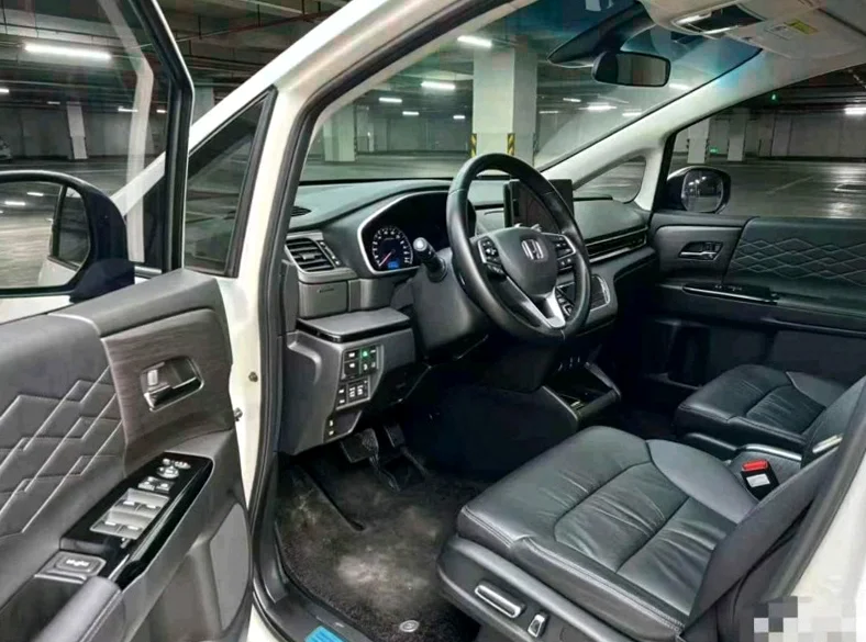 本田艾力绅 后面外观三