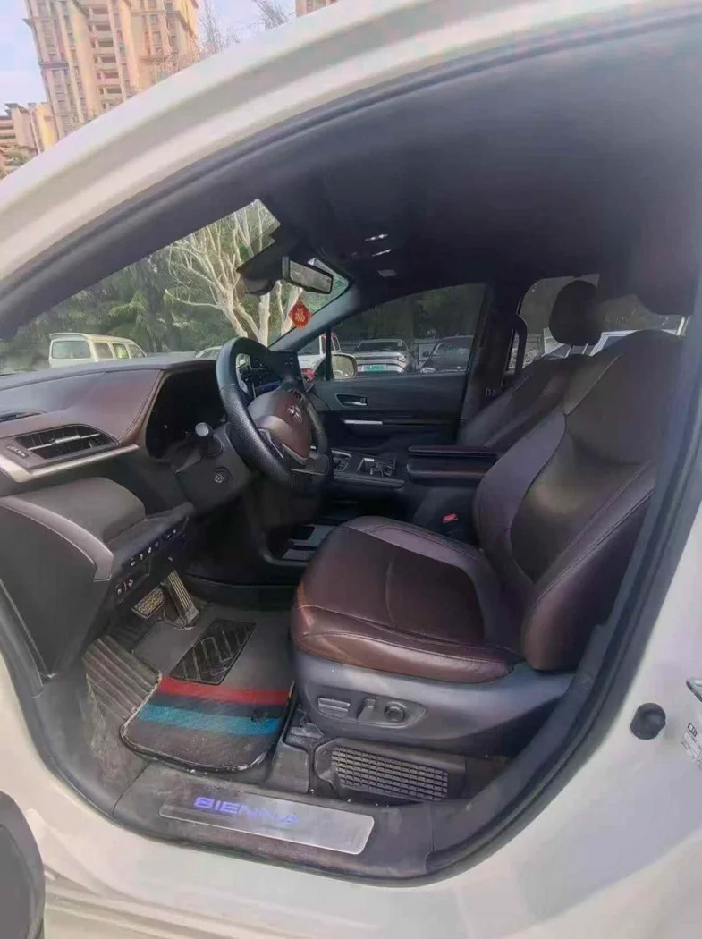 丰田塞纳 内饰前排