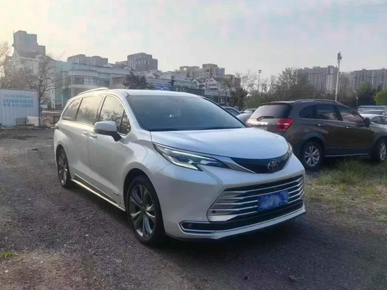 丰田塞纳 正面外观三