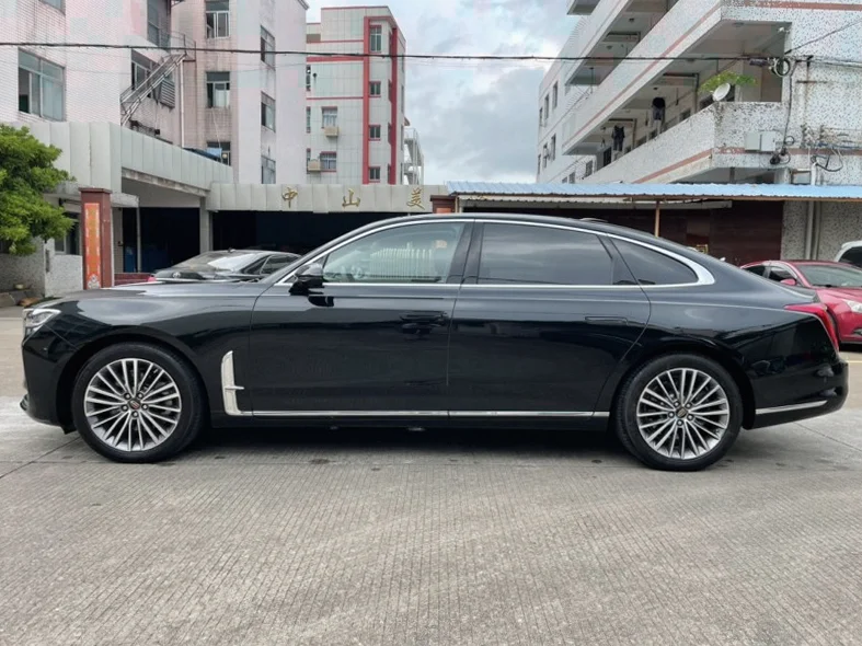 红旗H9 正面外观三