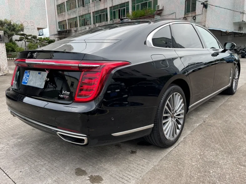 红旗H9 后面外观一