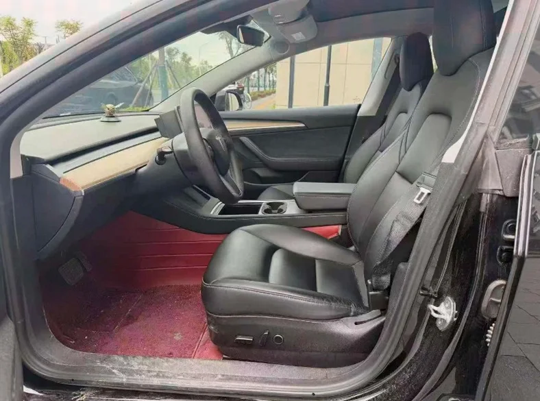 特斯拉MODEL 正面外观三