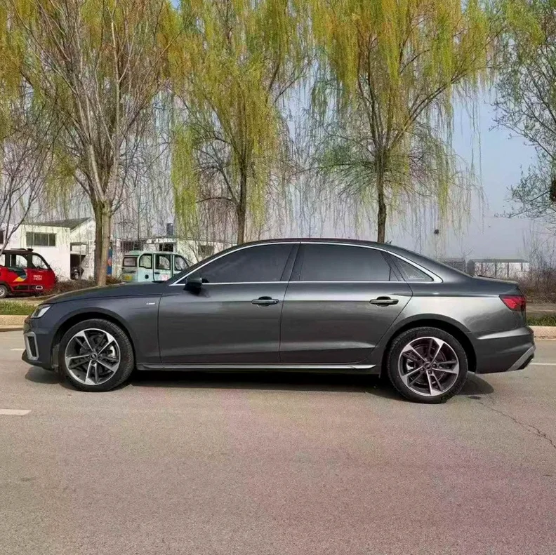 奥迪A4L 内饰前排