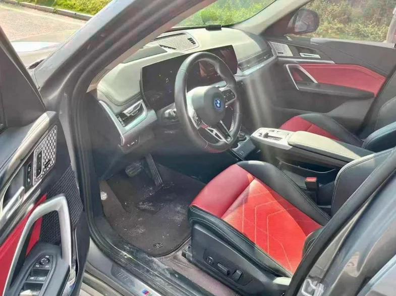 宝马IX 正面外观三