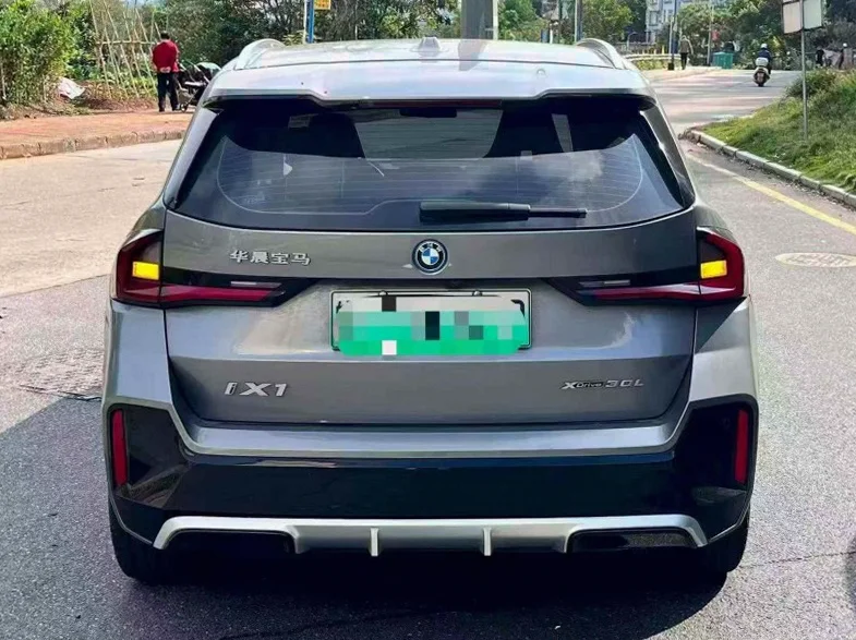 宝马IX 内饰后排