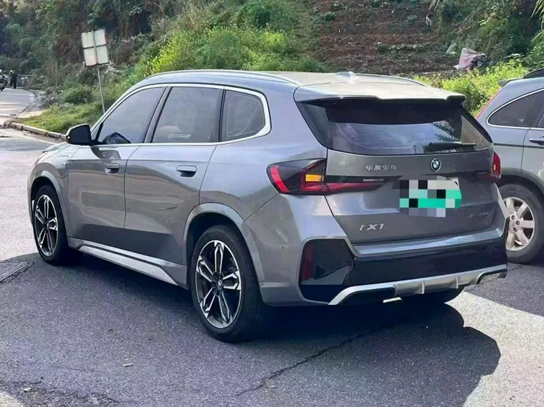 宝马IX 内饰前排