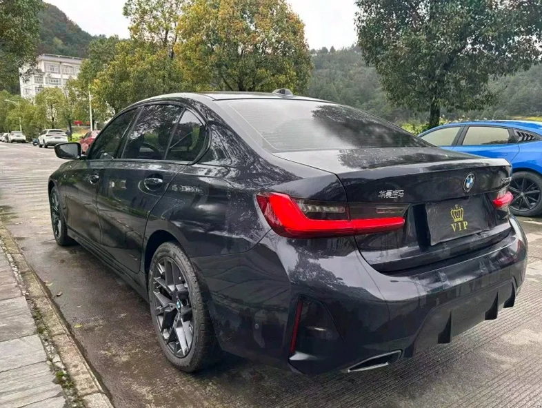 宝马3系 后面外观一