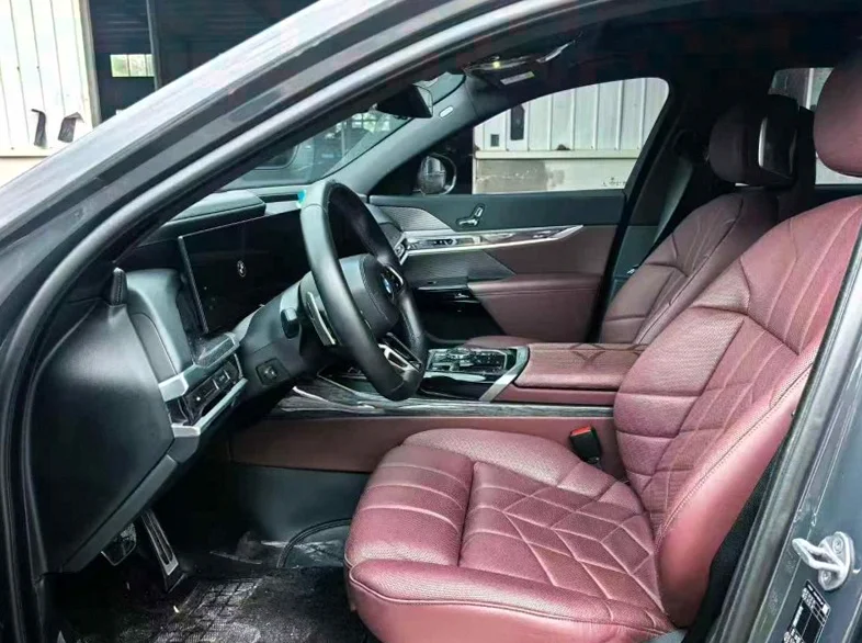 宝马7系 后面外观一