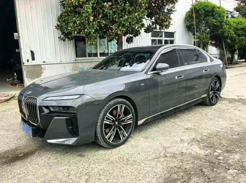 宝马7系 正面外观二