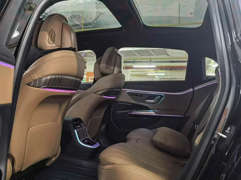 奔驰E 后面外观一