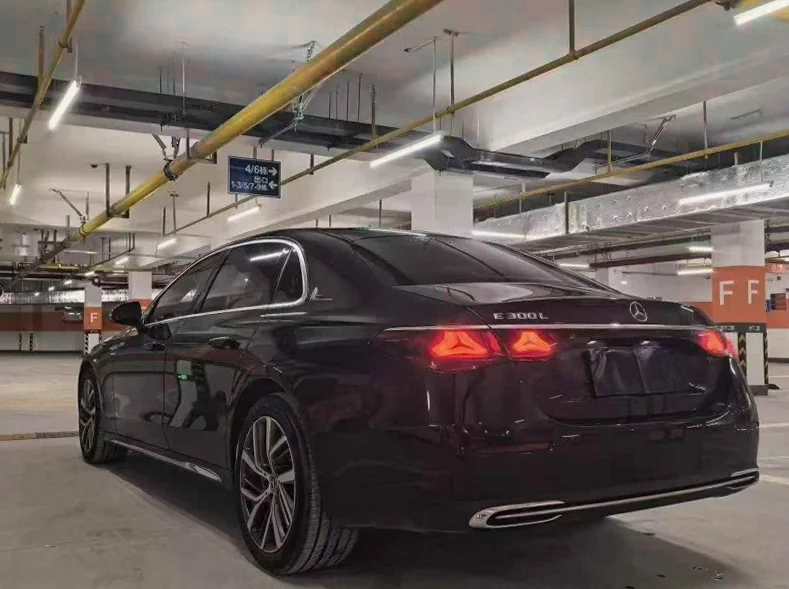 奔驰E 正面外观三