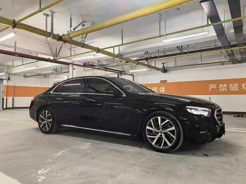 奔驰E 正面外观二