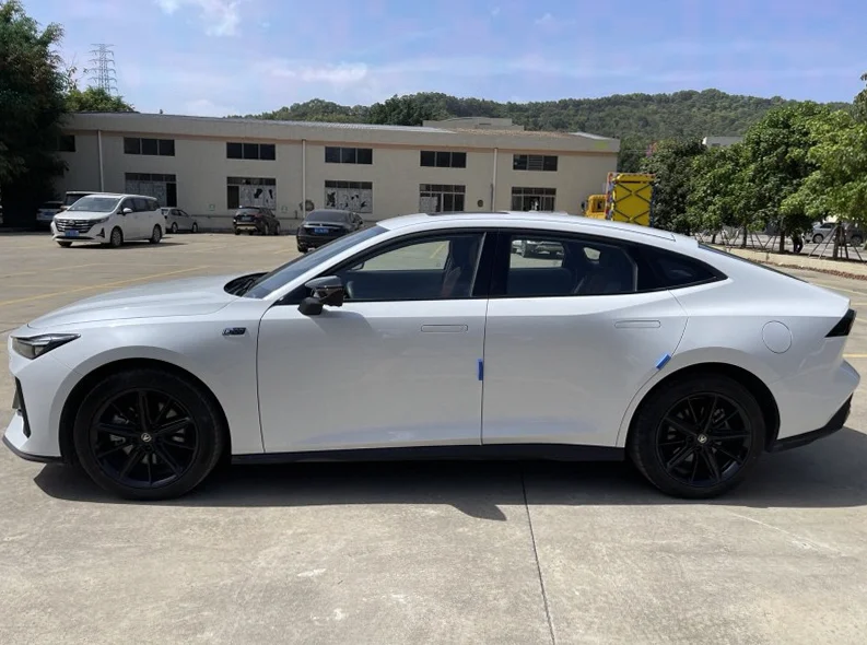 长安汽车UNI 正面外观三