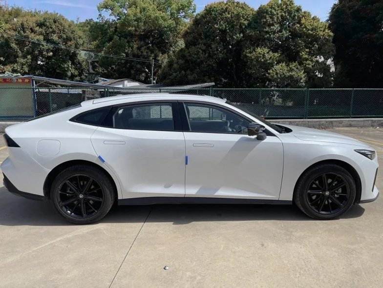 长安汽车UNI 正面外观二